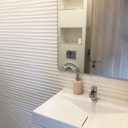 Turquoise And Magenta София