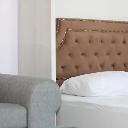 Appartement Turquoise And Magenta *